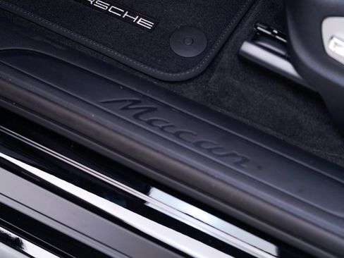 Certified 2026 Porsche Macan AWD/4WD image 15