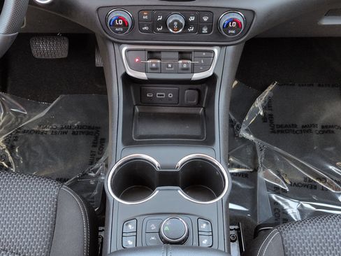 Used 2024 GMC Terrain SLE w/ Driver Convenience Package FWD image 19
