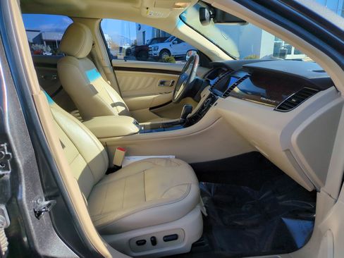 Used 2018 Ford Taurus Limited image 32