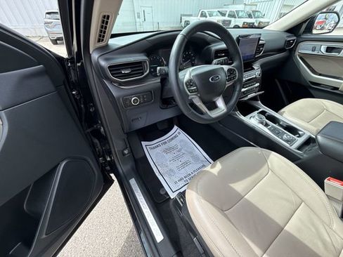 Used 2023 Ford Explorer Limited AWD/4WD image 8