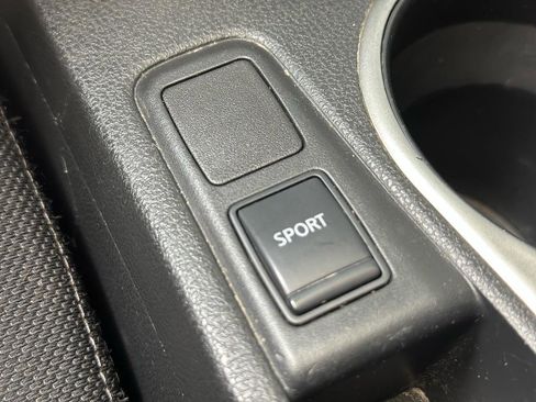 Used 2012 Nissan Rogue SV w/ Premium Pkg image 31