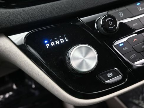 Used 2022 Chrysler Pacifica Touring-L FWD image 31
