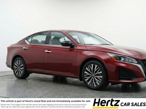 Used 2025 Nissan Altima 2.5 SV FWD image 1