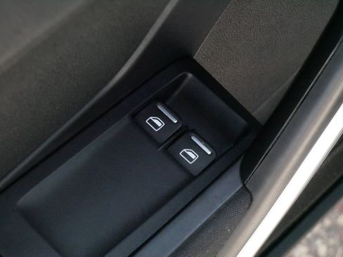 Used 2013 Volkswagen Beetle 2.0T FWD image 19