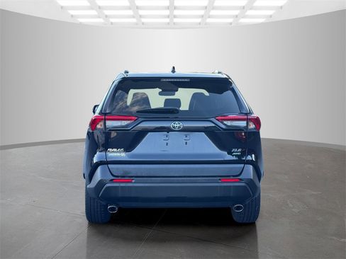 Used 2022 Toyota RAV4 XLE Premium image 5