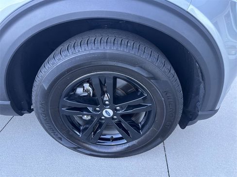 Used 2024 Ford Explorer XLT image 12