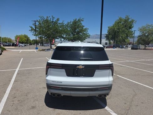 Used 2025 Chevrolet Traverse LT FWD image 6