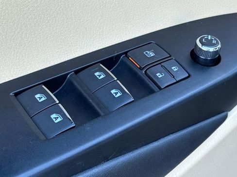 Used 2017 Toyota Highlander Limited FWD image 24