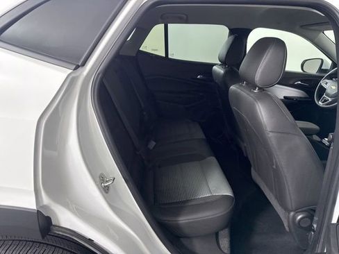 Used 2025 Chevrolet Trax LT w/ LT Convenience Package FWD image 18