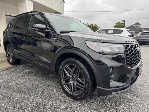 Used 2025 Ford Explorer ST-Line w/ ST-Line Street Pack AWD/4WD image 42