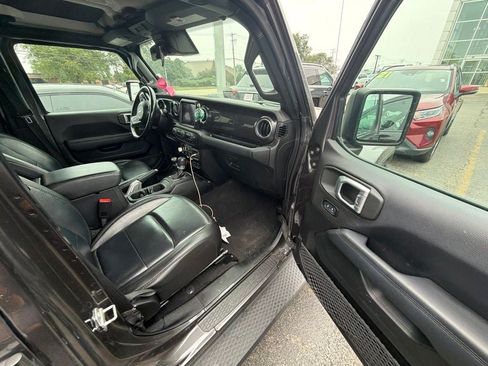 Used 2021 Jeep Wrangler Unlimited Sahara AWD/4WD image 16