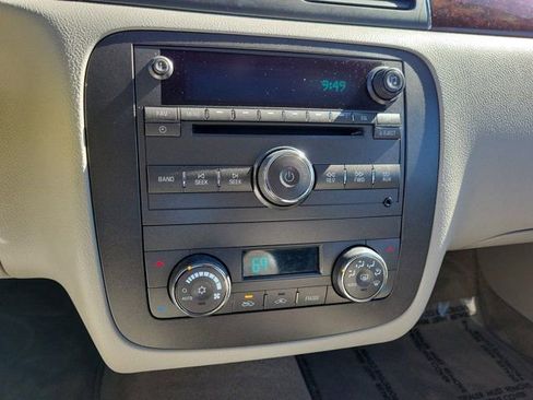 Used 2011 Buick Lucerne CXL image 28