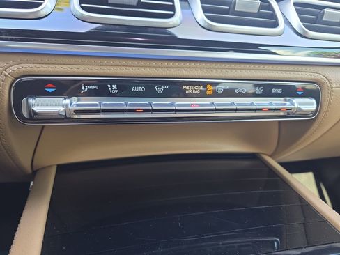Used 2024 Mercedes-Benz GLS 580 4MATIC image 24