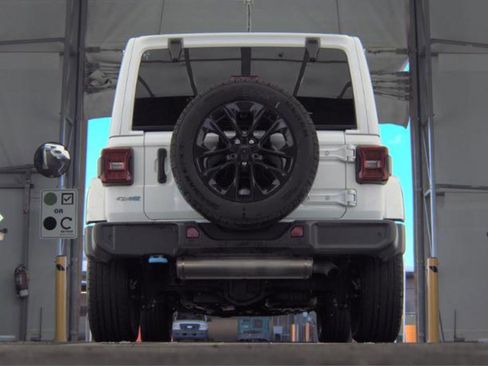 Used 2024 Jeep Wrangler Unlimited Sahara w/ Safety Group AWD/4WD image 8