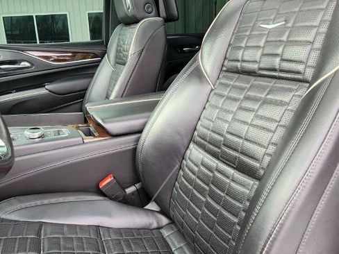 Used 2023 Cadillac Escalade ESV Sport Platinum w/ LPO, ONYX Package AWD/4WD image 18