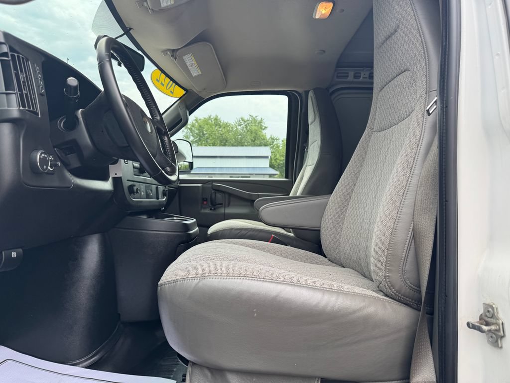Used 2022 Chevrolet Express 3500 Extended w/ Driver Convenience Package RWD image 20