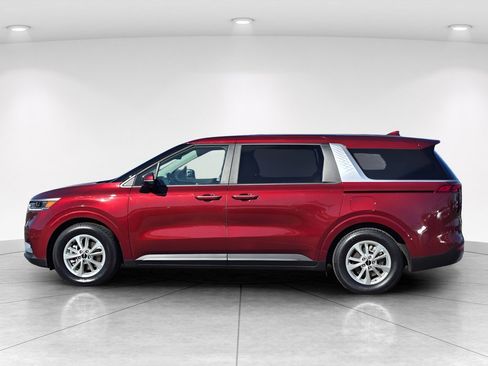 Used 2024 Kia Carnival LX FWD image 3