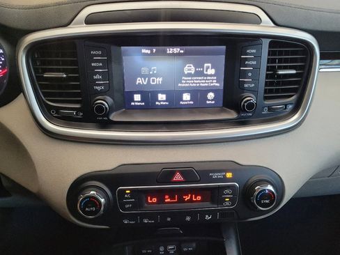 Used 2019 Kia Sorento FWD V6 image 25