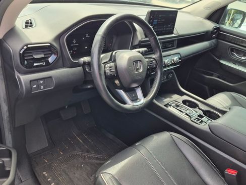 Used 2025 Honda Pilot Elite image 2