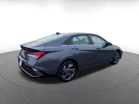 Used 2025 Hyundai Elantra SEL image 14