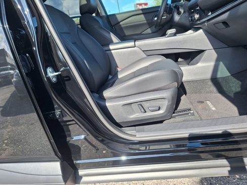 Used 2024 Nissan Rogue SL w/ SL Premium Package image 29