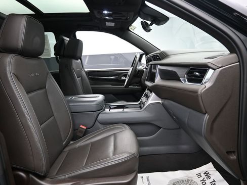 Used 2023 GMC Yukon Denali w/ Denali Reserve Package image 35