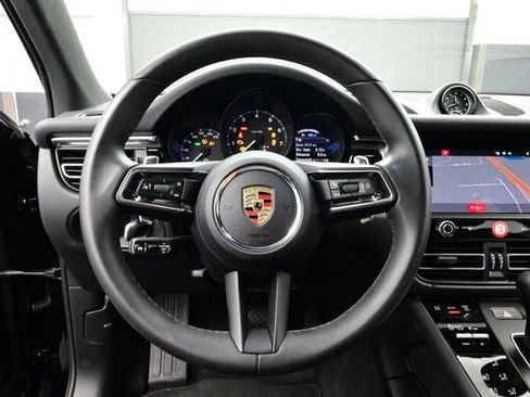 Certified 2025 Porsche Macan AWD/4WD image 8