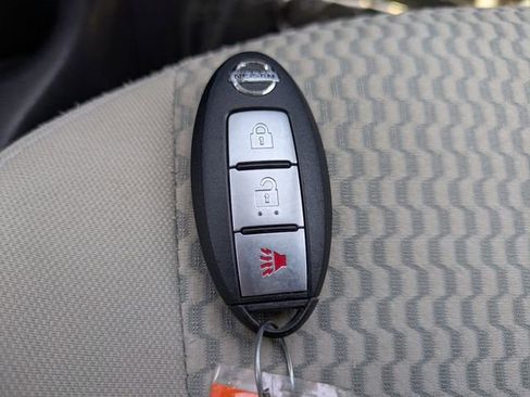 Used 2015 Nissan Versa Note FWD image 27