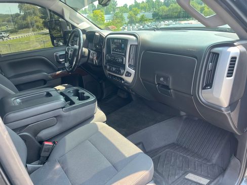 Used 2018 GMC Sierra 2500 SLE w/ HD SLE Preferred Plus Package AWD/4WD image 11