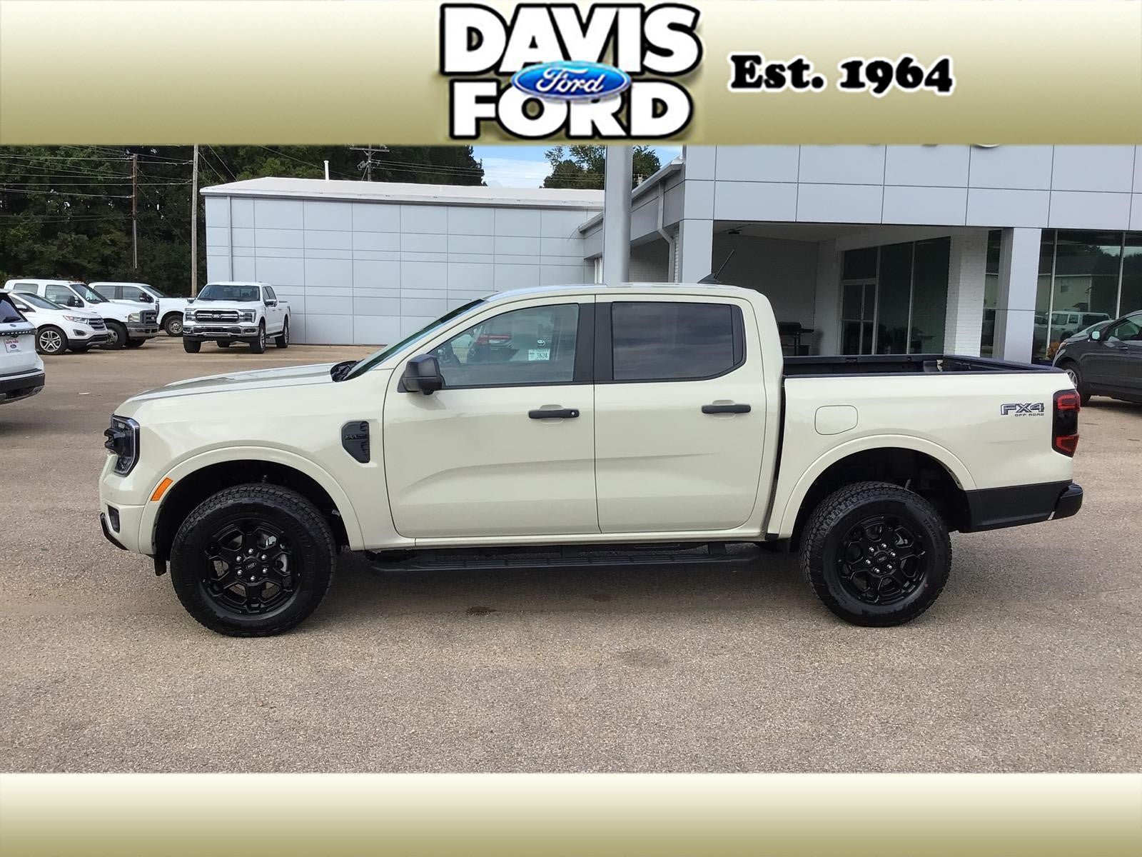 New 2026 Ford Ranger XLT w/ FX4 Off-Road Package AWD/4WD image 4