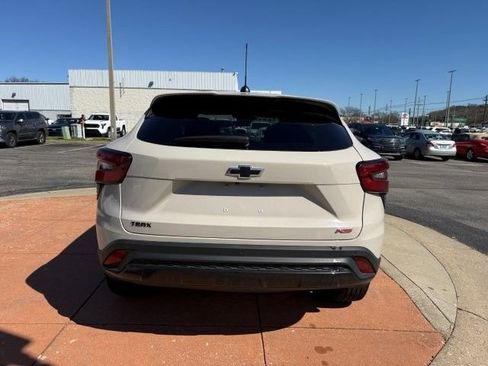 New 2026 Chevrolet Trax RS w/ Sunroof Package image 5
