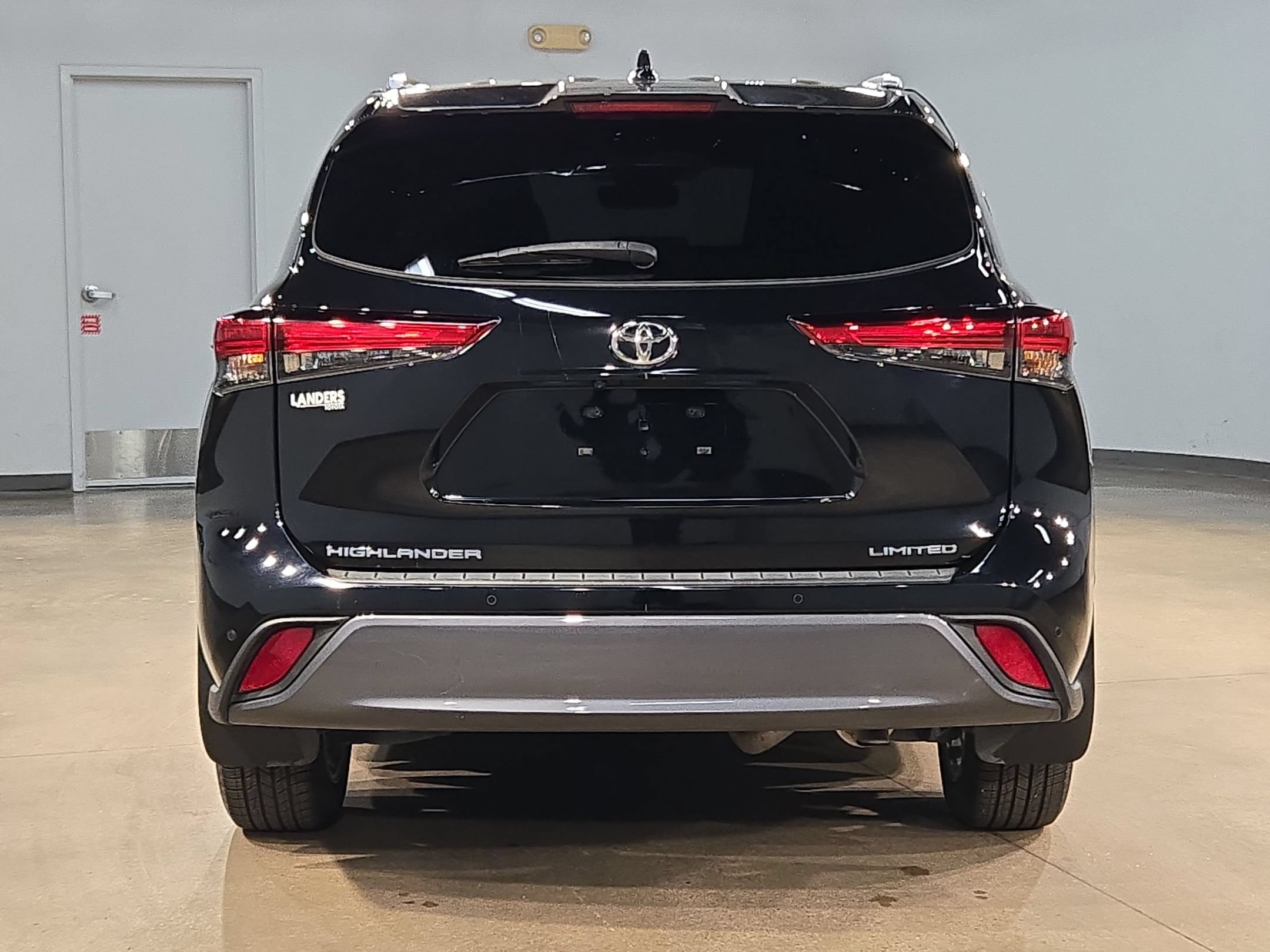Used 2022 Toyota Highlander Limited FWD image 6