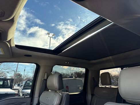 Used 2025 Ford F350 Platinum w/ Platinum Plus Package image 32