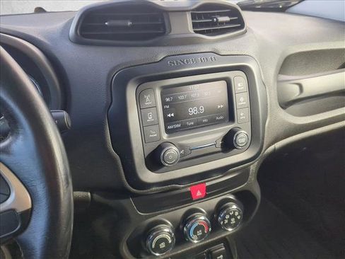 Used 2016 Jeep Renegade Latitude image 13