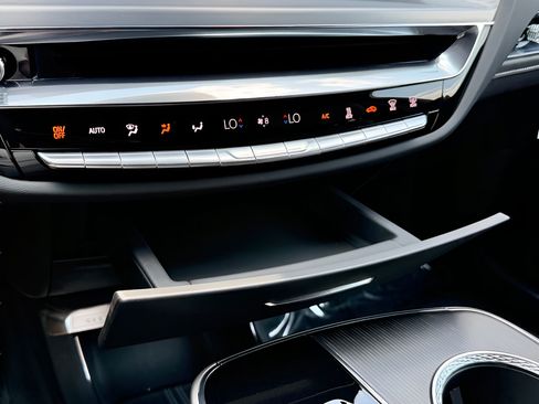 Used 2025 Cadillac Lyriq Luxury AWD/4WD image 54