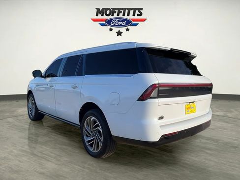 Used 2025 Lincoln Navigator L Reserve AWD/4WD image 3