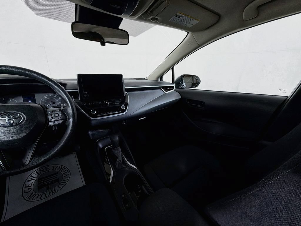 Used 2025 Toyota Corolla LE FWD image 20