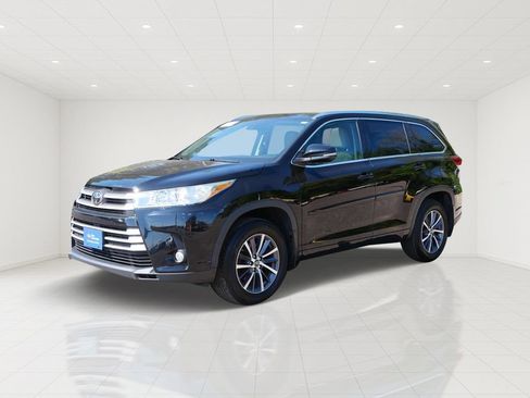 Used 2018 Toyota Highlander XLE AWD/4WD image 2