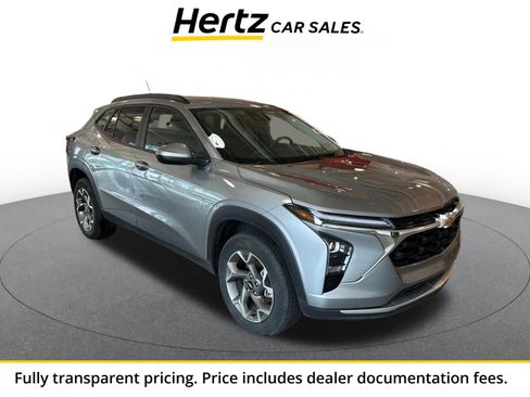 Used 2025 Chevrolet Trax LT FWD image 1
