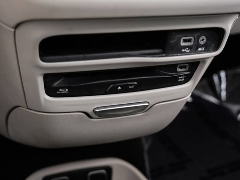 Used 2018 Chrysler Pacifica Touring-L Plus w/ Advanced Safetytec Group FWD image 24