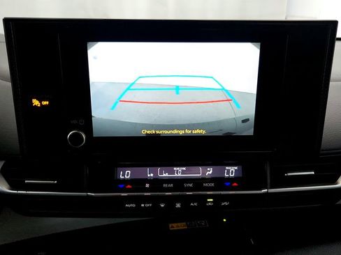 Certified 2025 Toyota Sienna LE AWD/4WD image 33