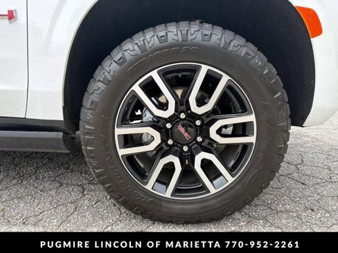 Used 2024 GMC Yukon AT4 w/ AT4 Premium Plus Package AWD/4WD image 12