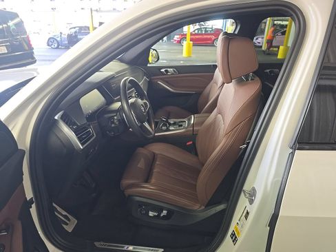 Used 2022 BMW X5 xDrive40i w/ M Sport Package AWD/4WD image 8