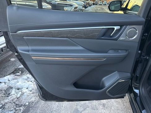 Used 2025 Buick Enclave Avenir w/ Super Cruise Package image 18