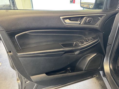 Used 2022 Ford Edge Titanium image 16