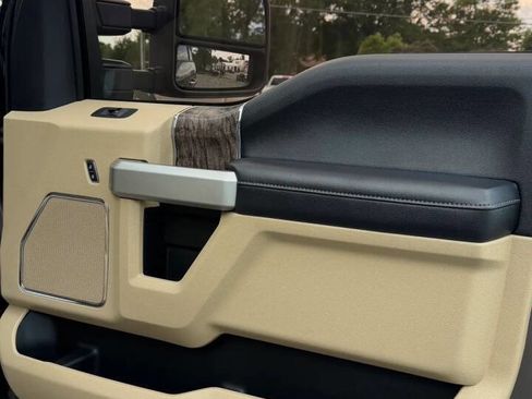 Used 2019 Ford F250 Lariat w/ Lariat Ultimate Package AWD/4WD image 27