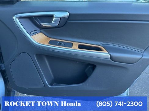 Used 2017 Volvo XC60 T5 Inscription w/ Preferred Option Package image 14
