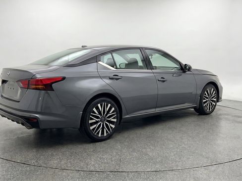 Used 2025 Nissan Altima 2.5 SV FWD image 9