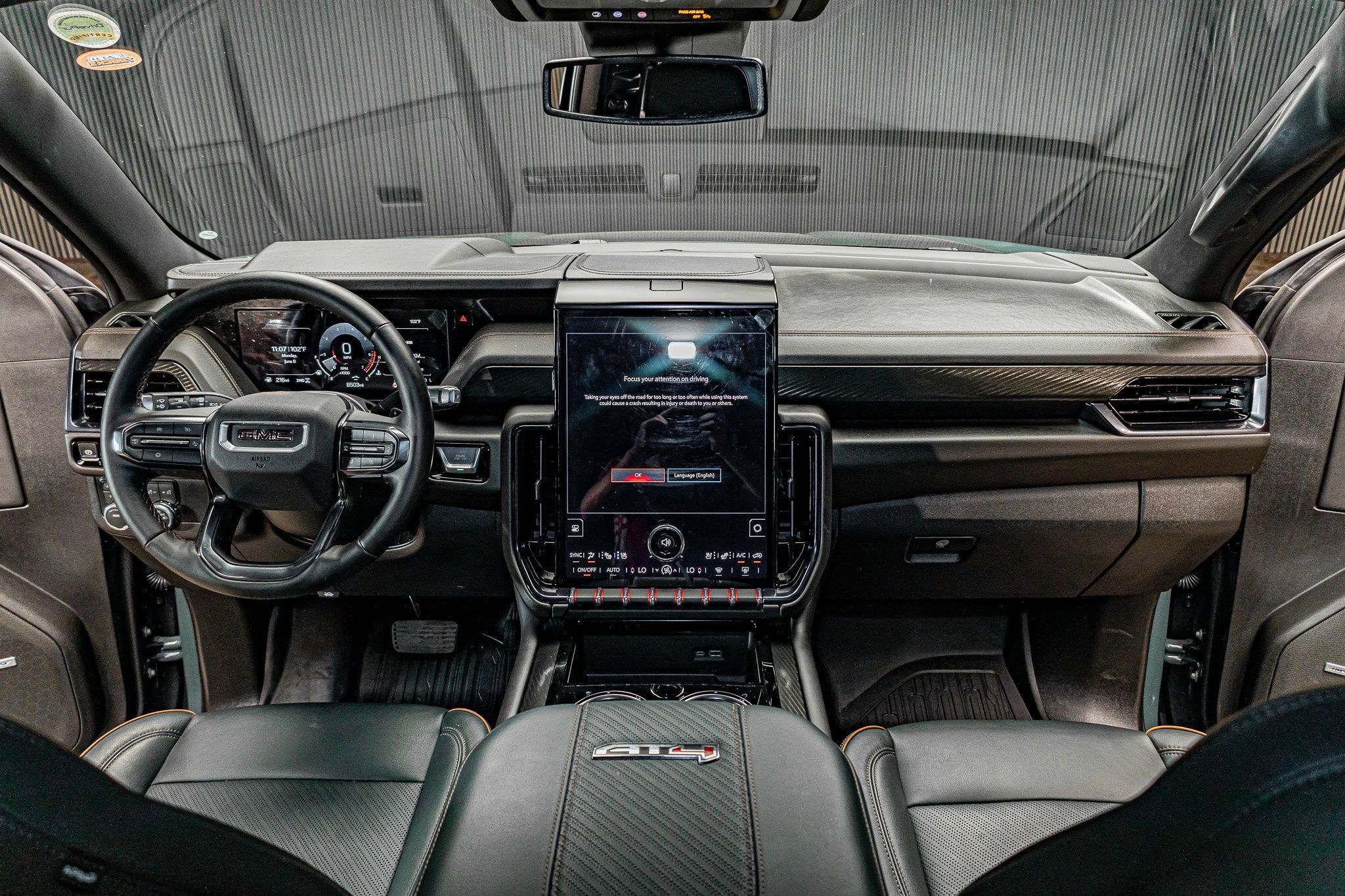 Used 2025 GMC Yukon AT4 w/ LPO, AT4 Appearance Package AWD/4WD image 15