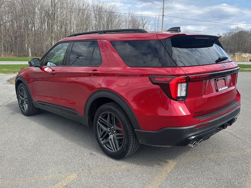 Used 2025 Ford Explorer ST AWD/4WD image 4